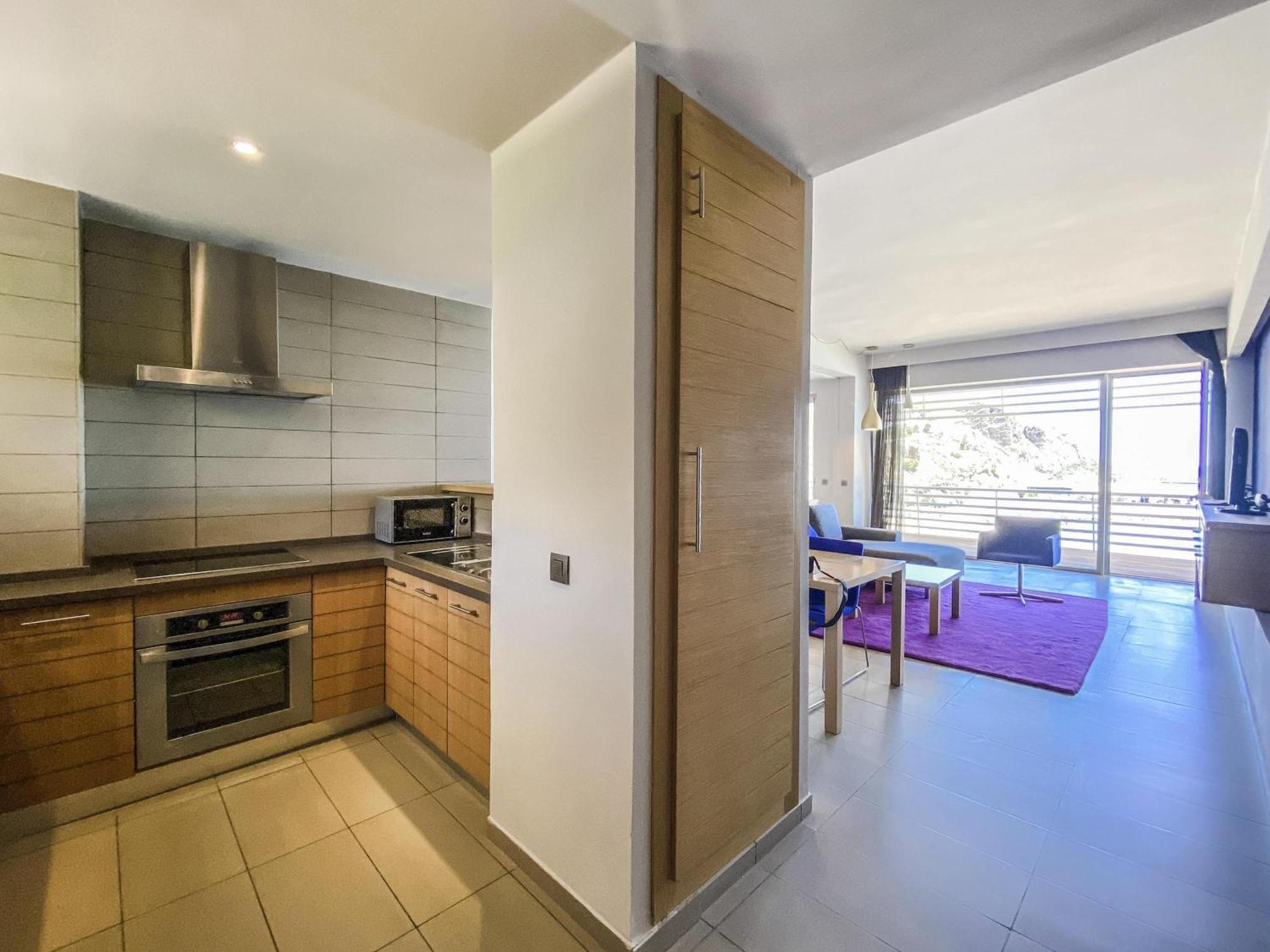 Apartamento de 1 dormitorio con balcón y vistas al mar